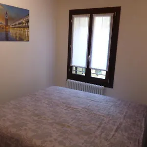 https://casa-moderna-a-due-passi-da-rialto.hotelslidodijesolo.com